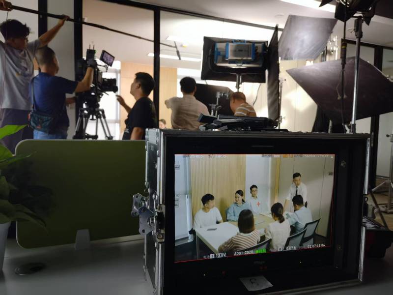 庐山区TVC拍摄公司：科技产品视觉化大师，诠释未来感与功能美学